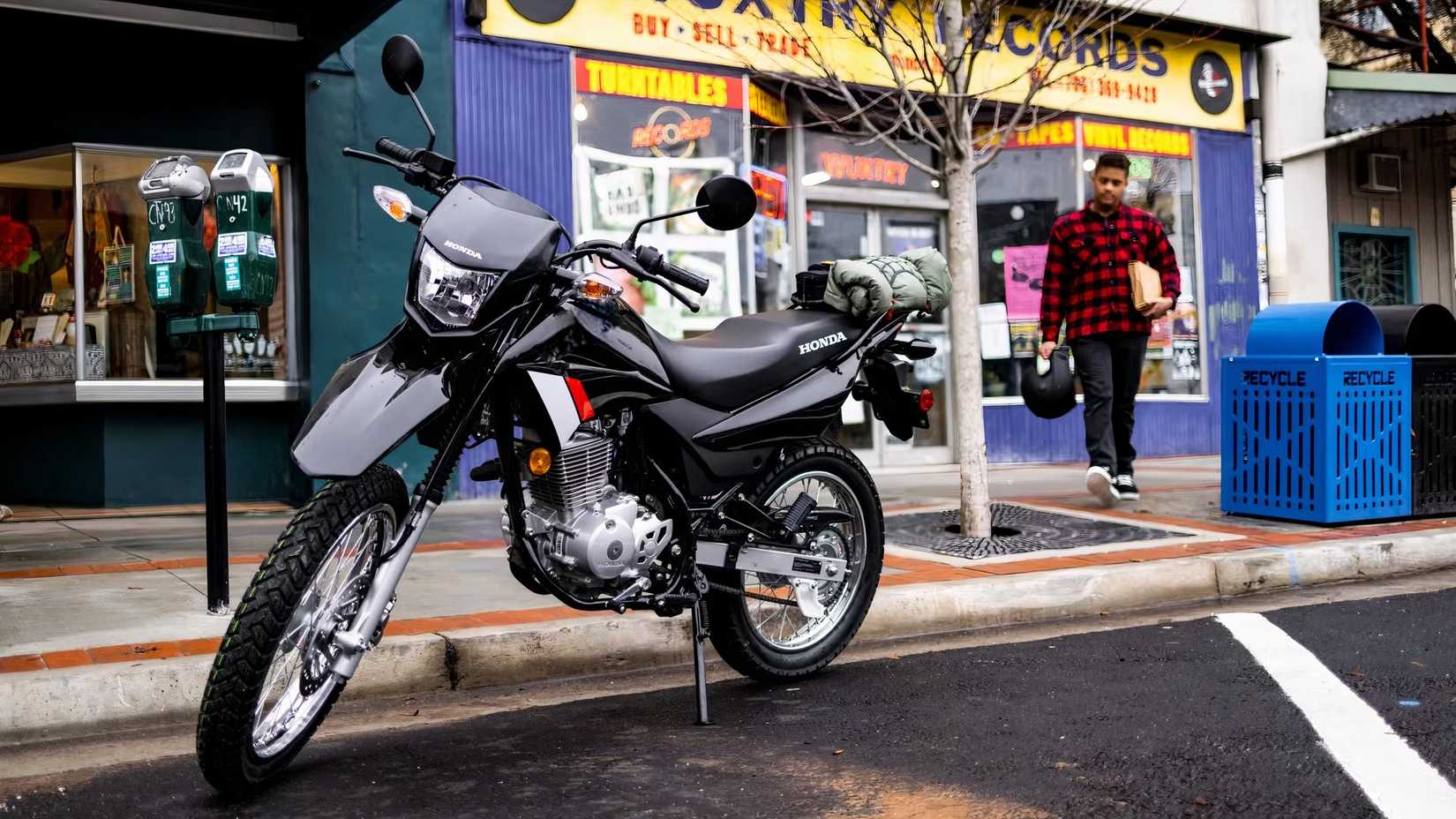 A Honda que domina as ruas da cidade e as trilhas de terra