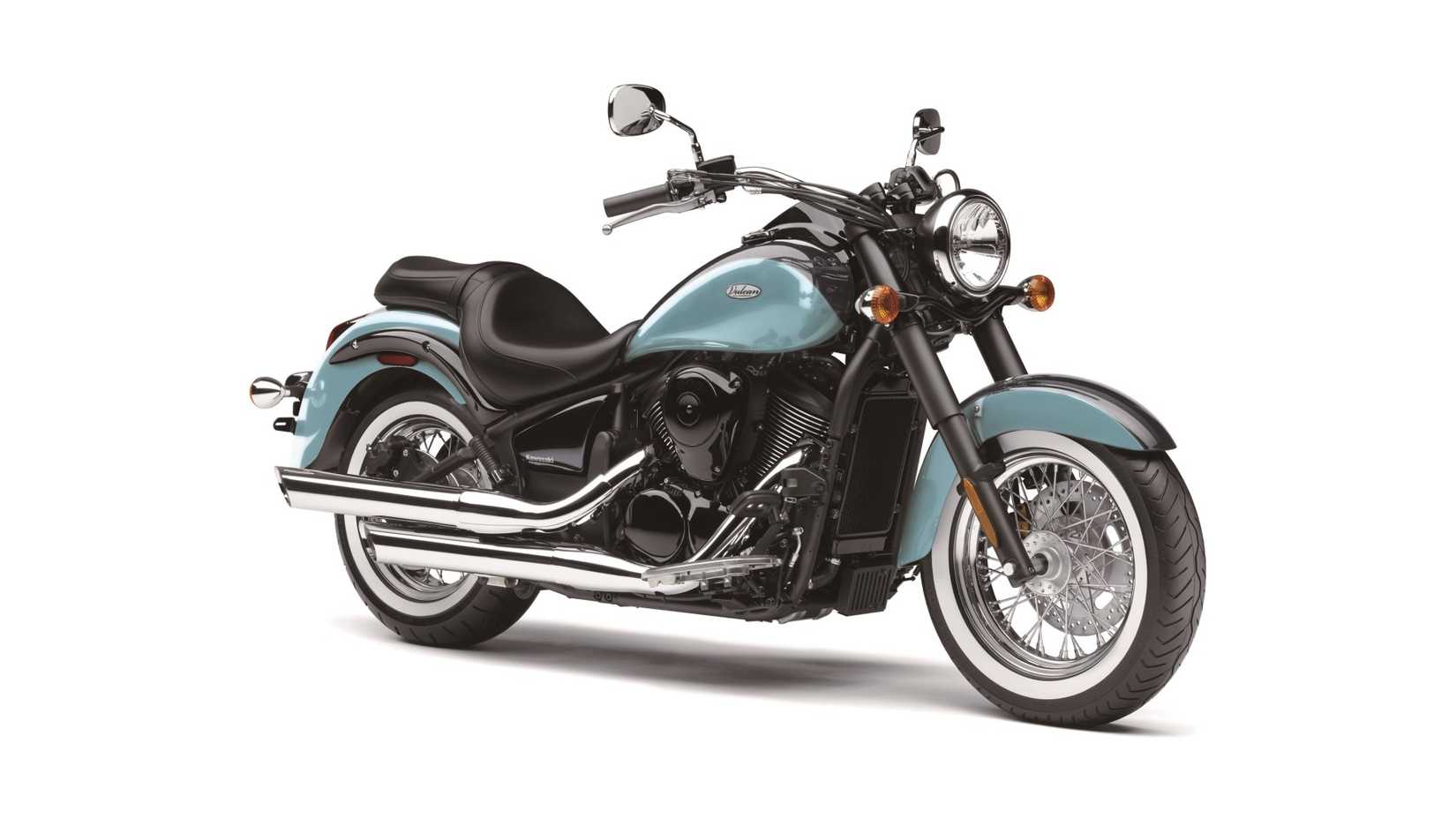 Vista frontal do terceiro trimestre do design clássico da Kawasaki Vulcan 900 2025