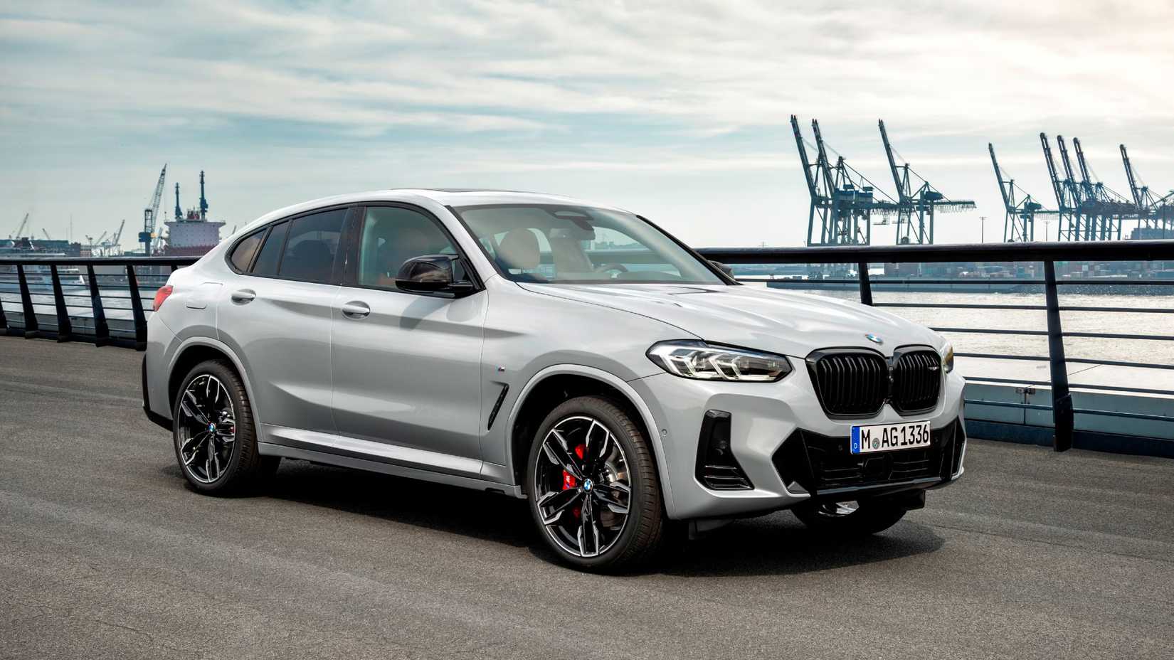 2024 BMW X4 Exterior Front/Side