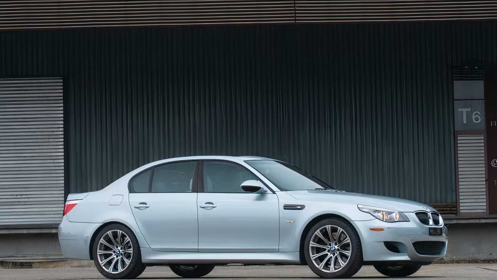 2010 BMW M5 side shot
