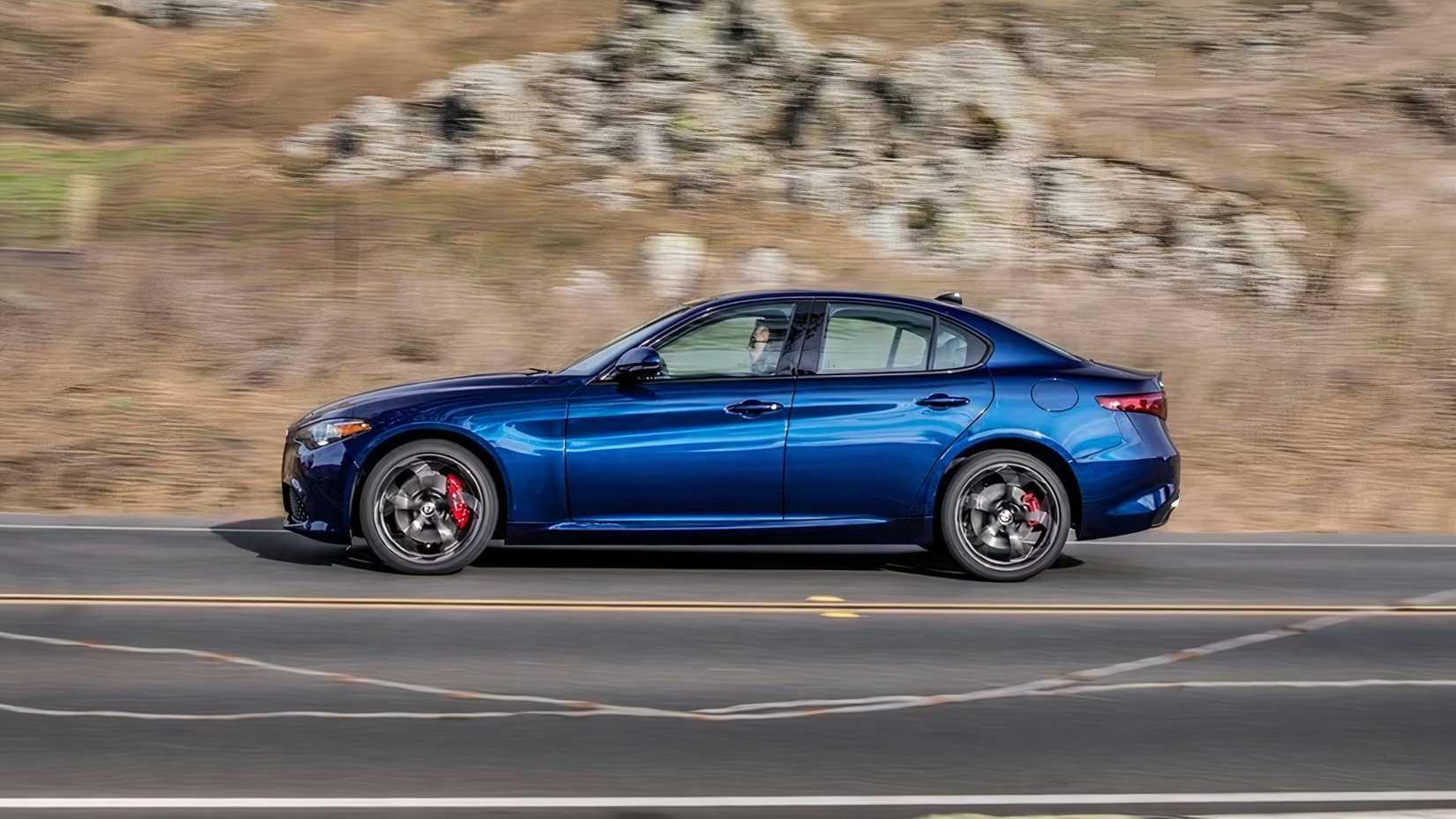 2017 Alfa Romeo Giulia side shot