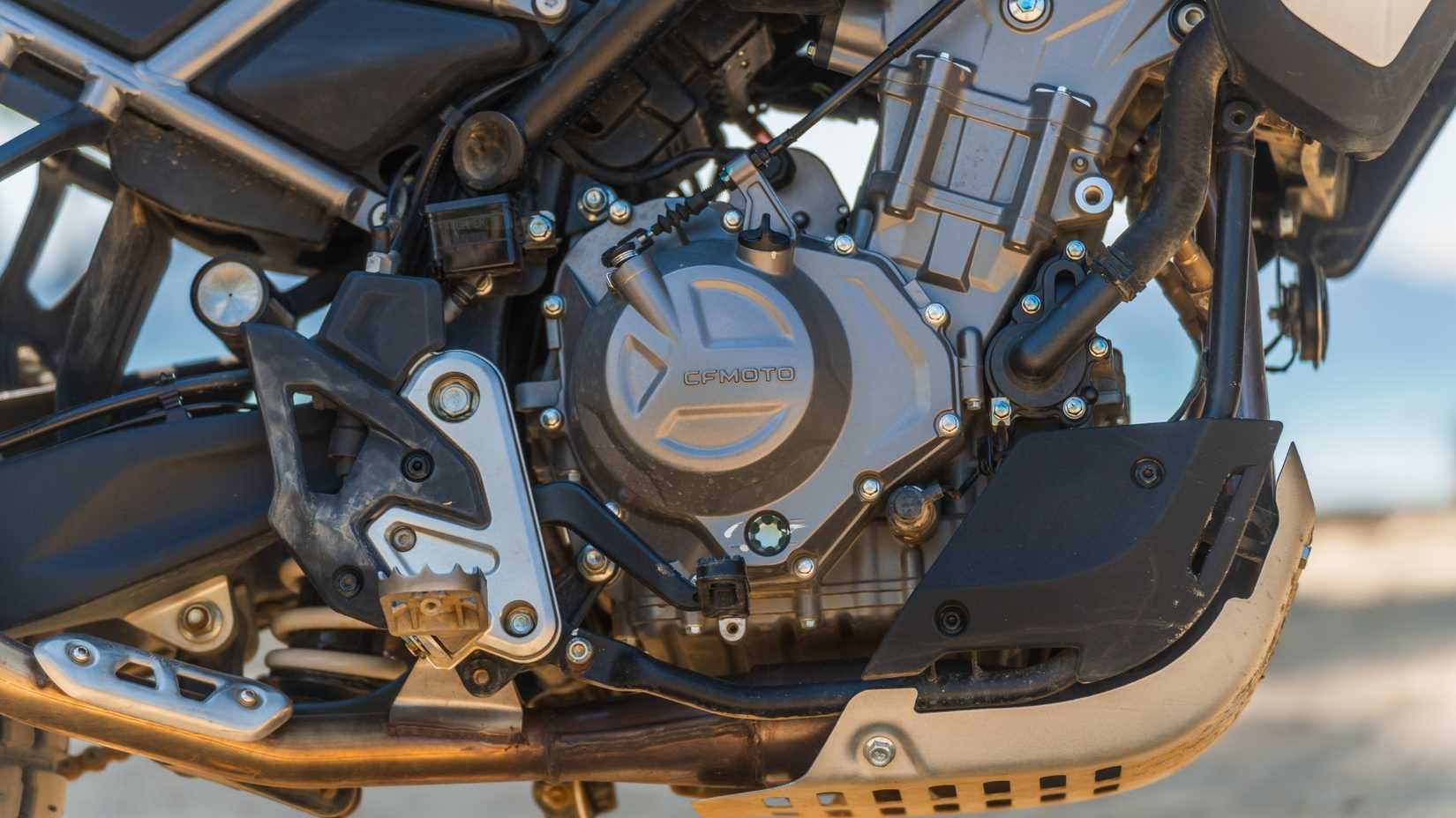Close do motor CFMoto Ibex 450