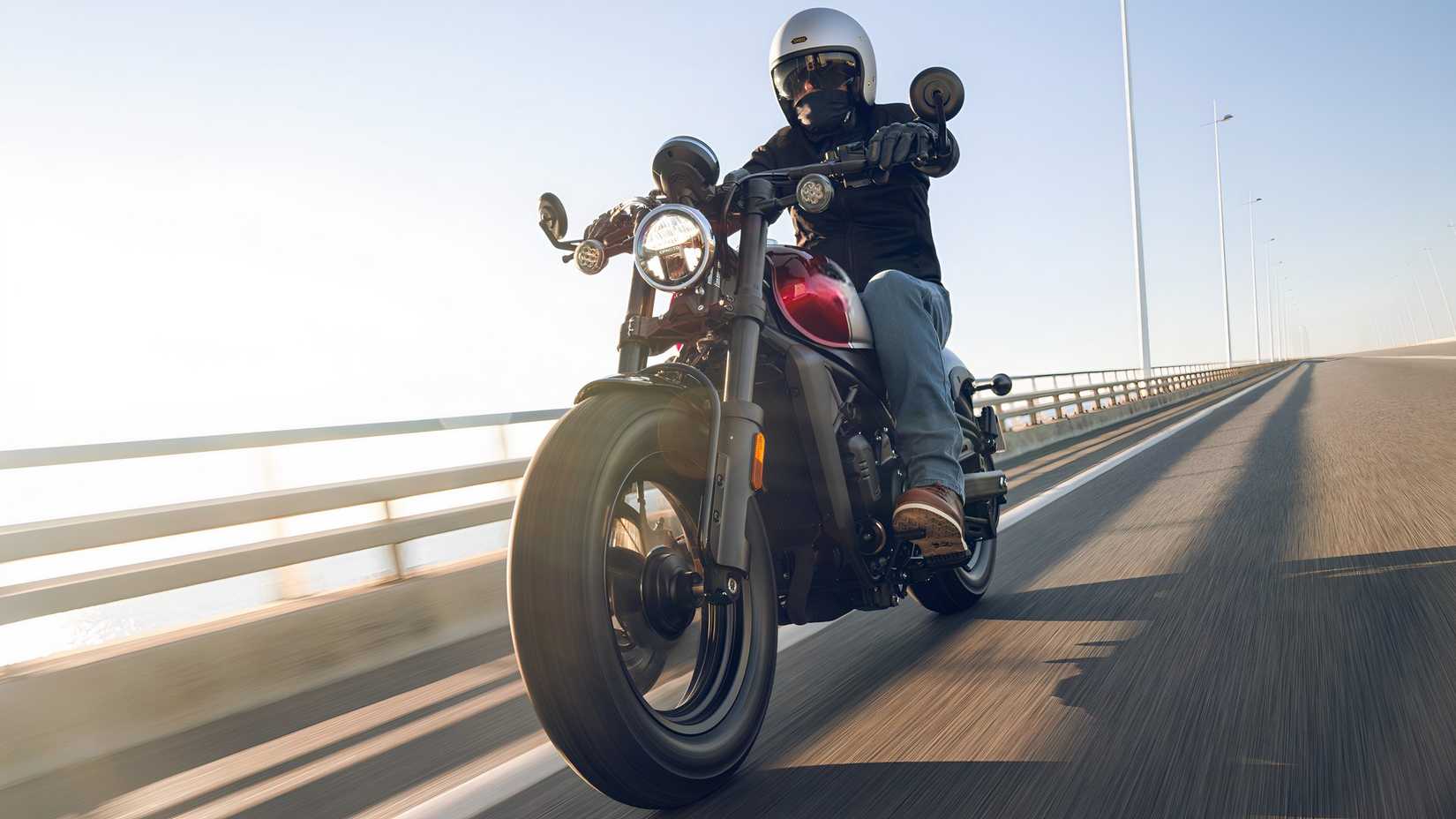 CFMoto 450CL-C Ação Frontal