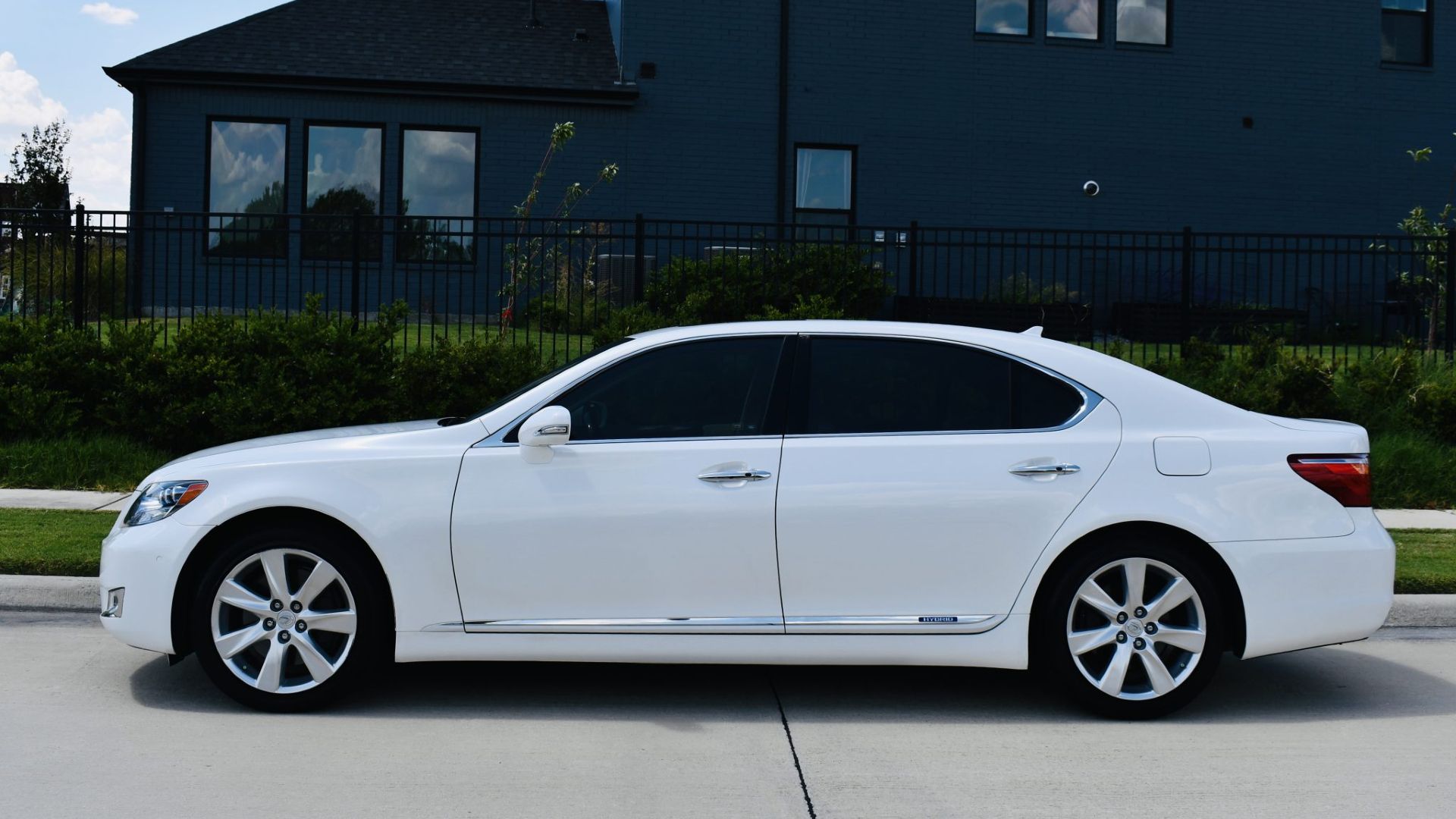 2010 Lexus LS 600h Exterior Side