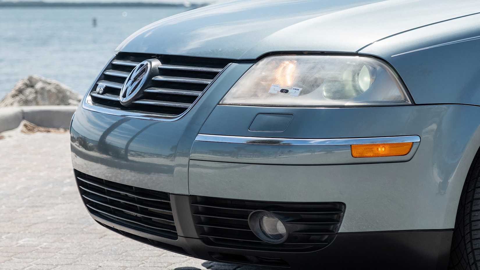 2003 Volkswagen Passat W8 MOTION front end