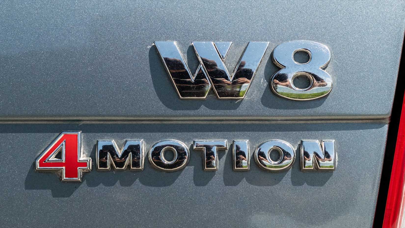 2003 Volkswagen Passat W8 MOTION badge