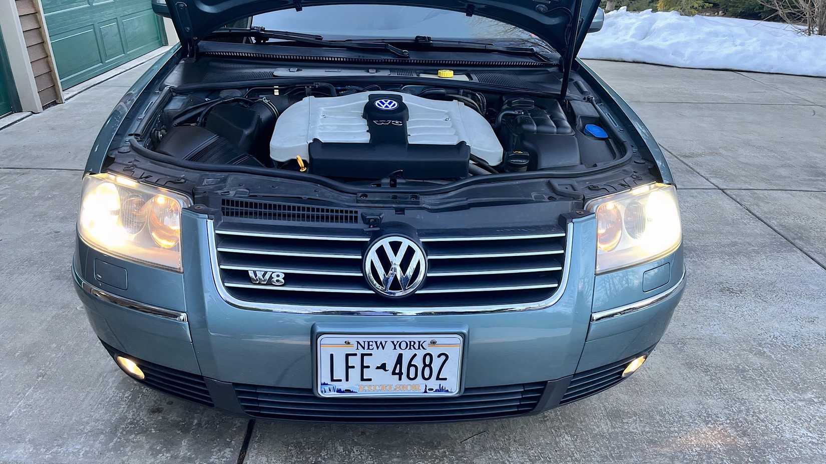 2003 Volkswagen Passat W8 MOTION with hood open