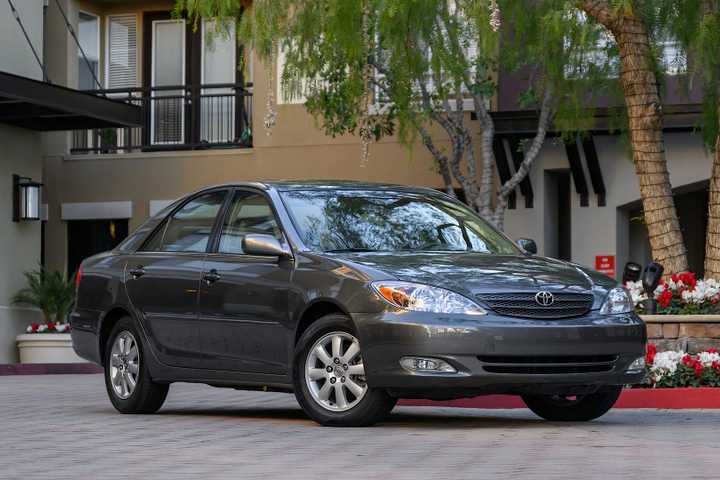2003 Toyota Camry XLE in gray parked