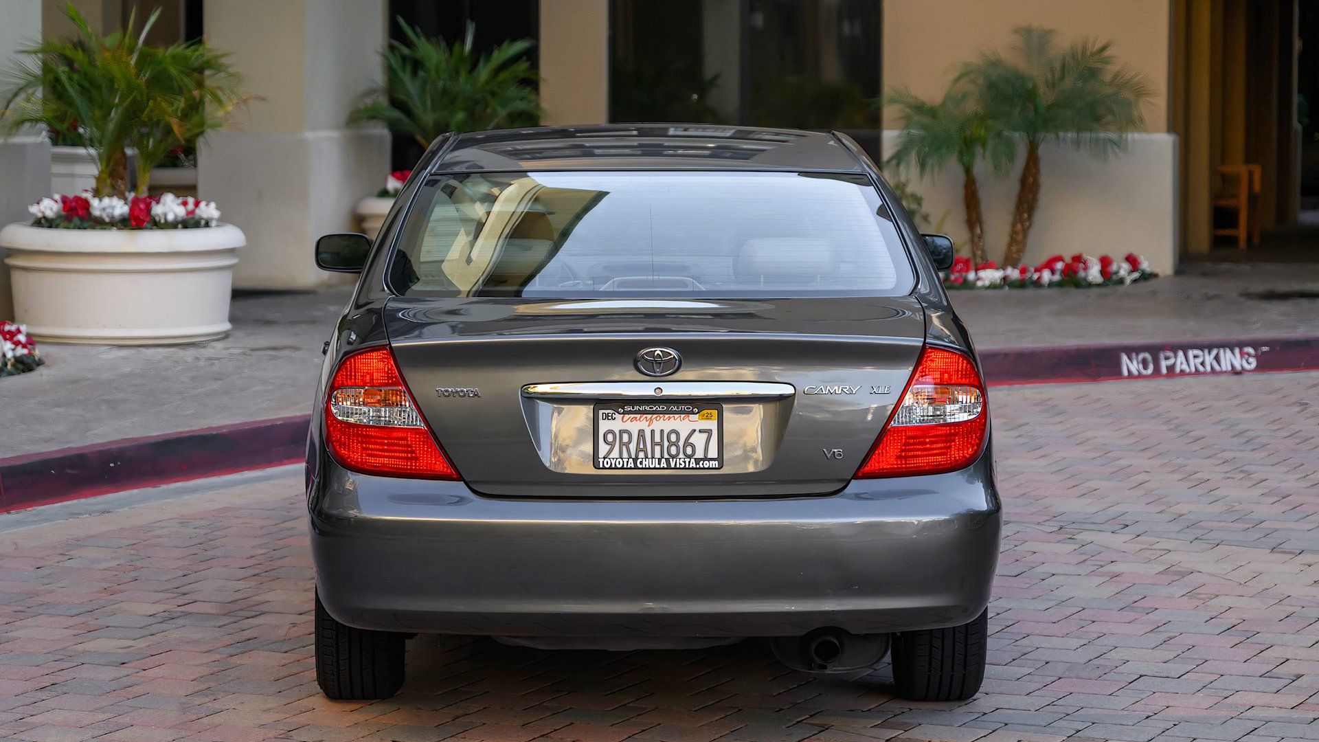 8 Legendary Vehicles That Routinely Pass 300,000 Miles