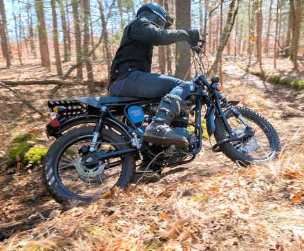 Piloto em uma Janus Gryffin 250 2025