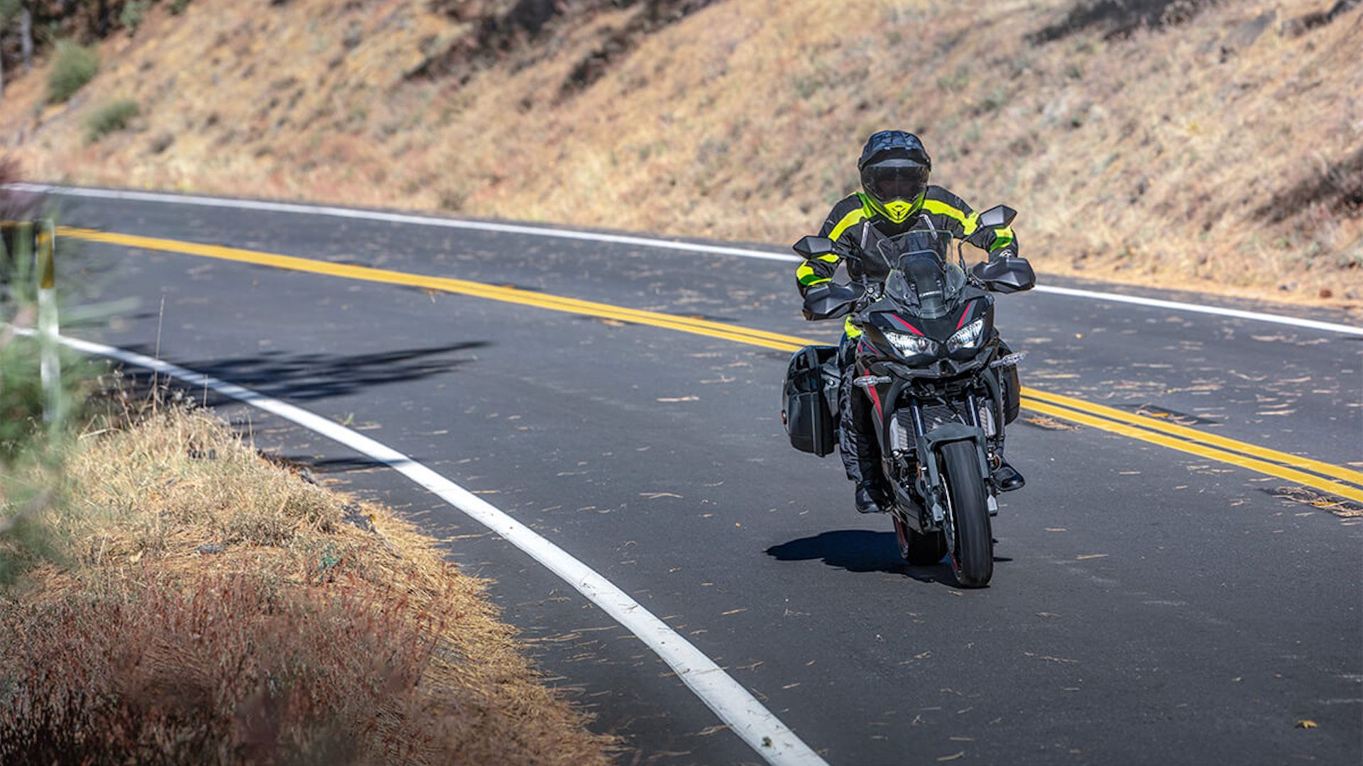 Versys 650 LT action