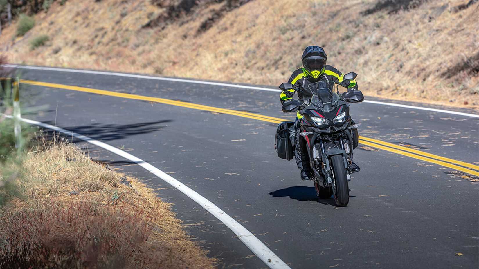 Versys 650 LT action