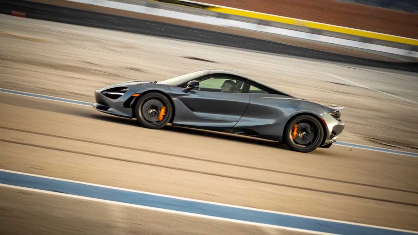 McLaren 750S side view driving