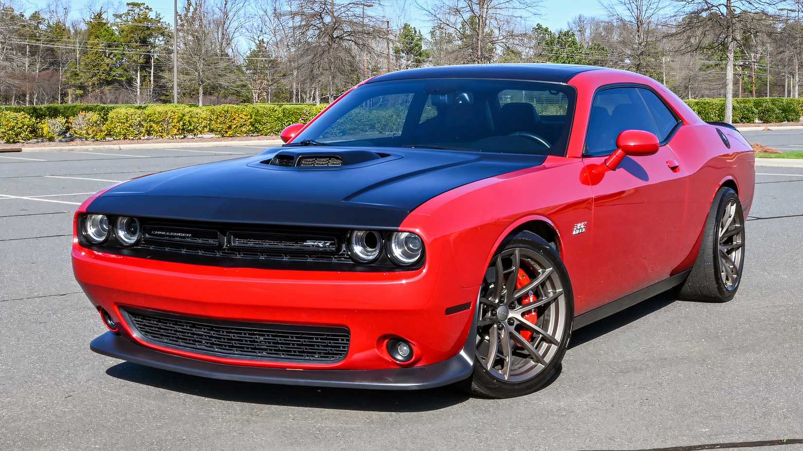 3/4 front view of 2015 Dodge Challenger SRT 392