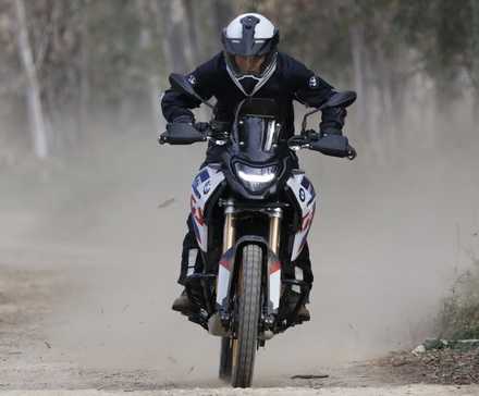 BMW F 900 GS nas trilhas