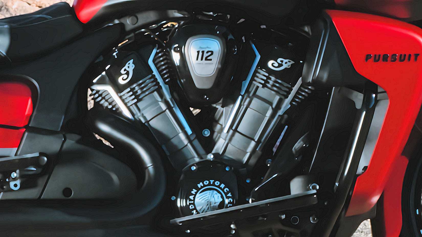 Detalhe em close do motor PowerPlus 112 em um motor Indian Pursuit Dark Horse 2025