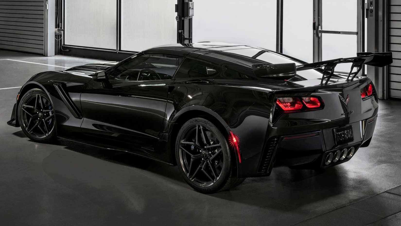 2019 Chevrolet Corvette ZR1, rear 3/4