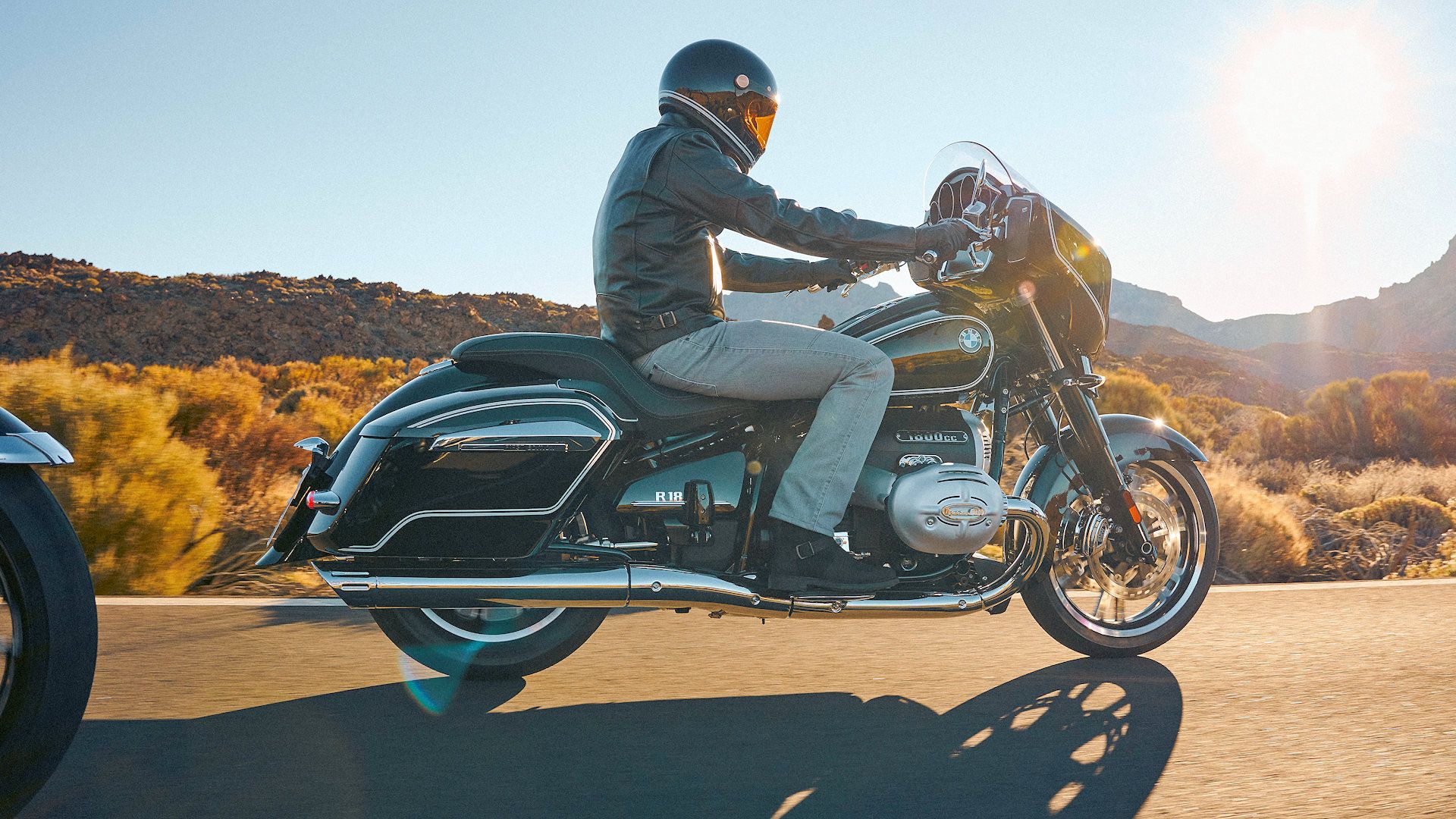 The BMW R 18 B Is The Budget Bagger That Costs Less Than A Harley ...
