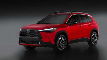 2026 Toyota Corolla Cross XLE Vermelho Três Quartos