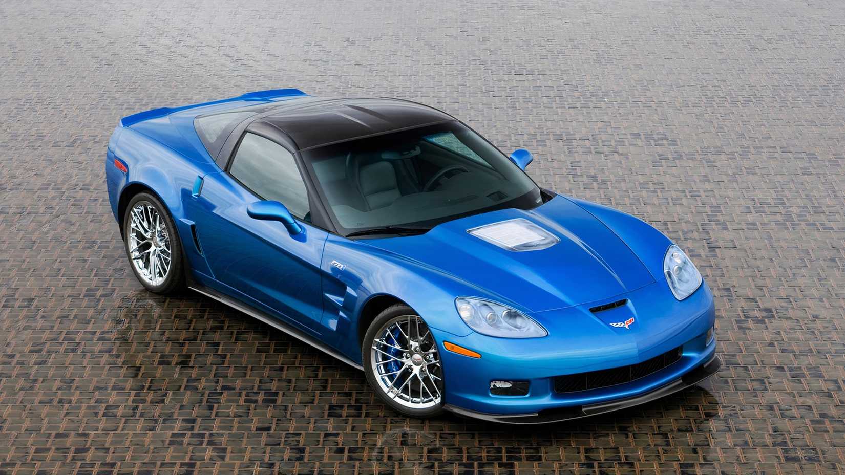 Chevrolet Corvette ZR1 C6 in blue parked
