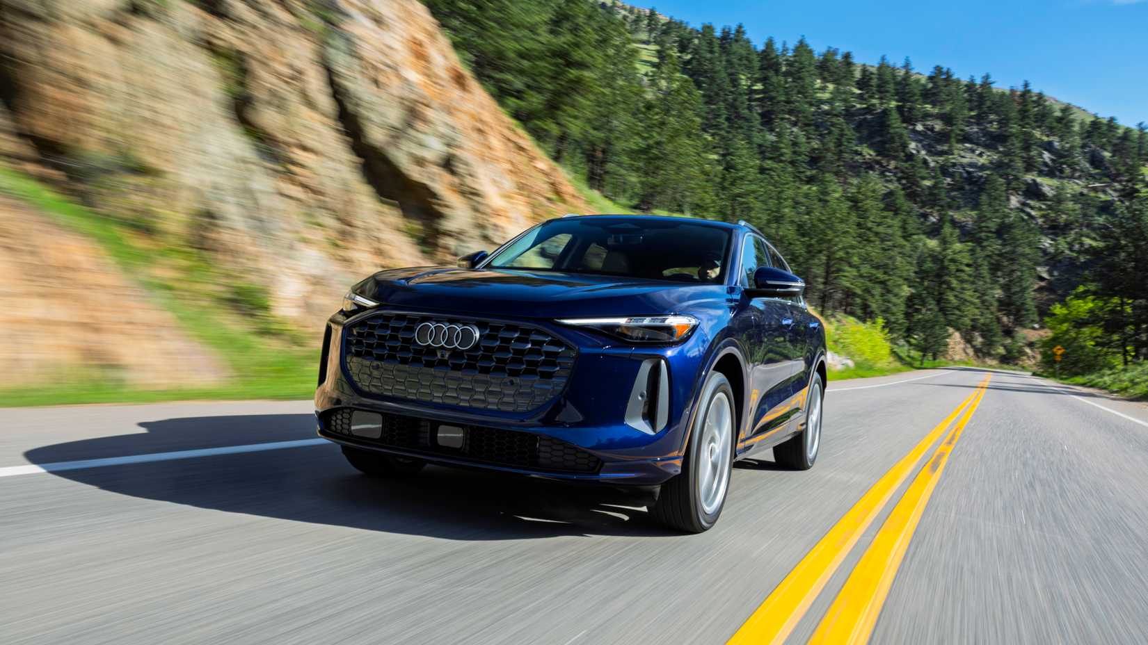 2025 Audi Q5 action
