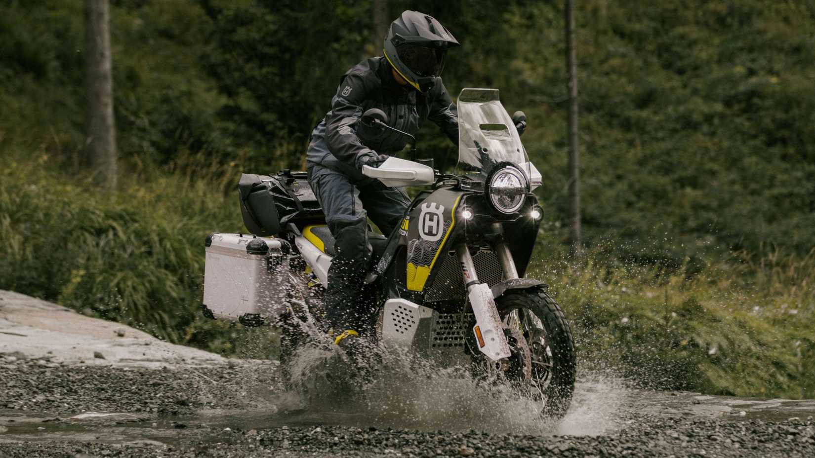 2025 Husqvarna Norden 901 Expedition off-roading