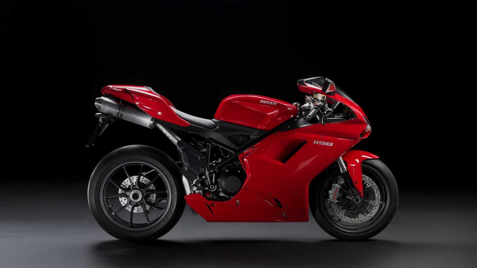 Ducati 1198 2010 em vista de perfil do lado vermelho