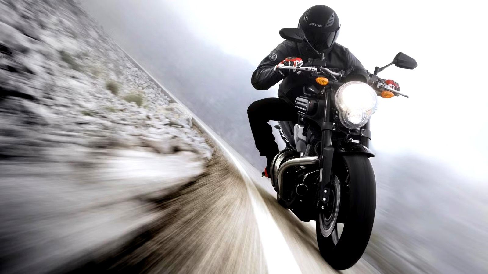 2012 Yamaha MT-01 Action