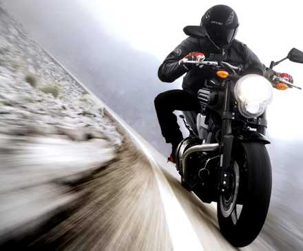 Ação Yamaha MT-01 2012