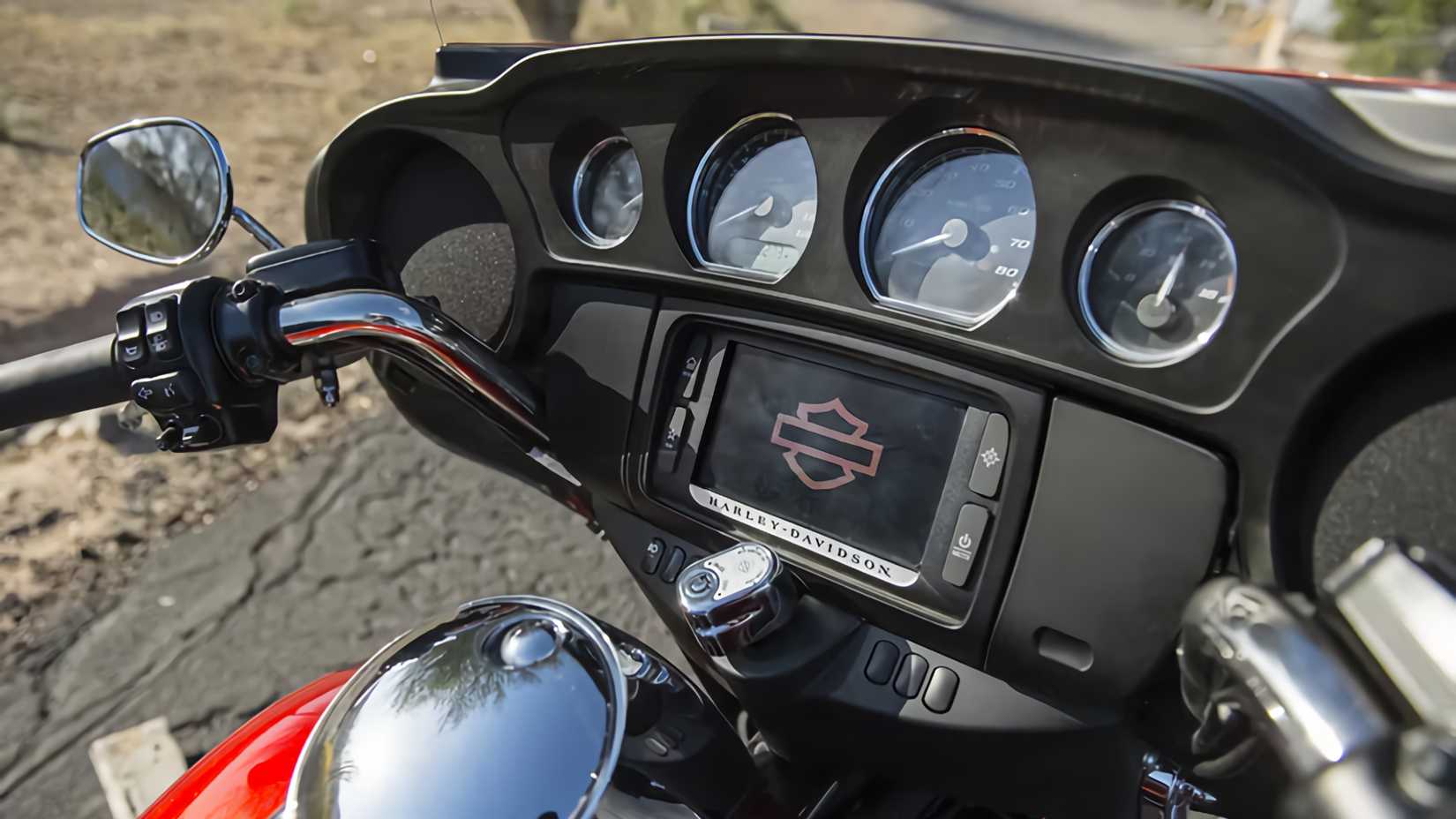 2014 Harley-Davidson Electra Glide Ultra Classic cockpit close-up detail