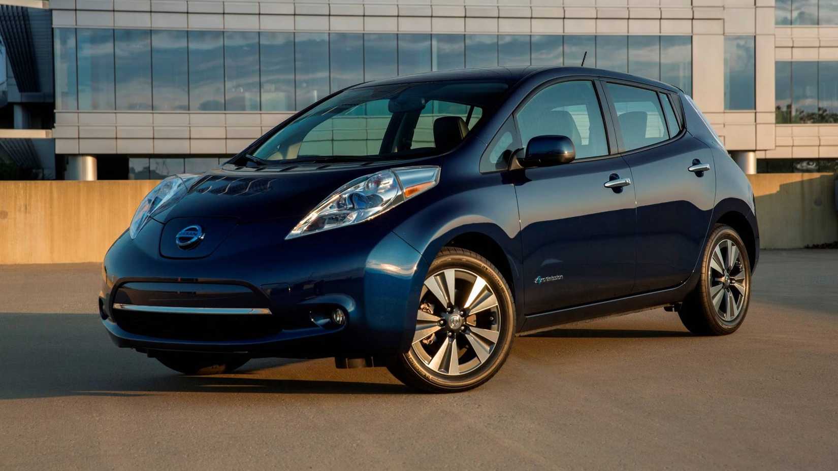 2014 Nissan Leaf Front Three Quarter