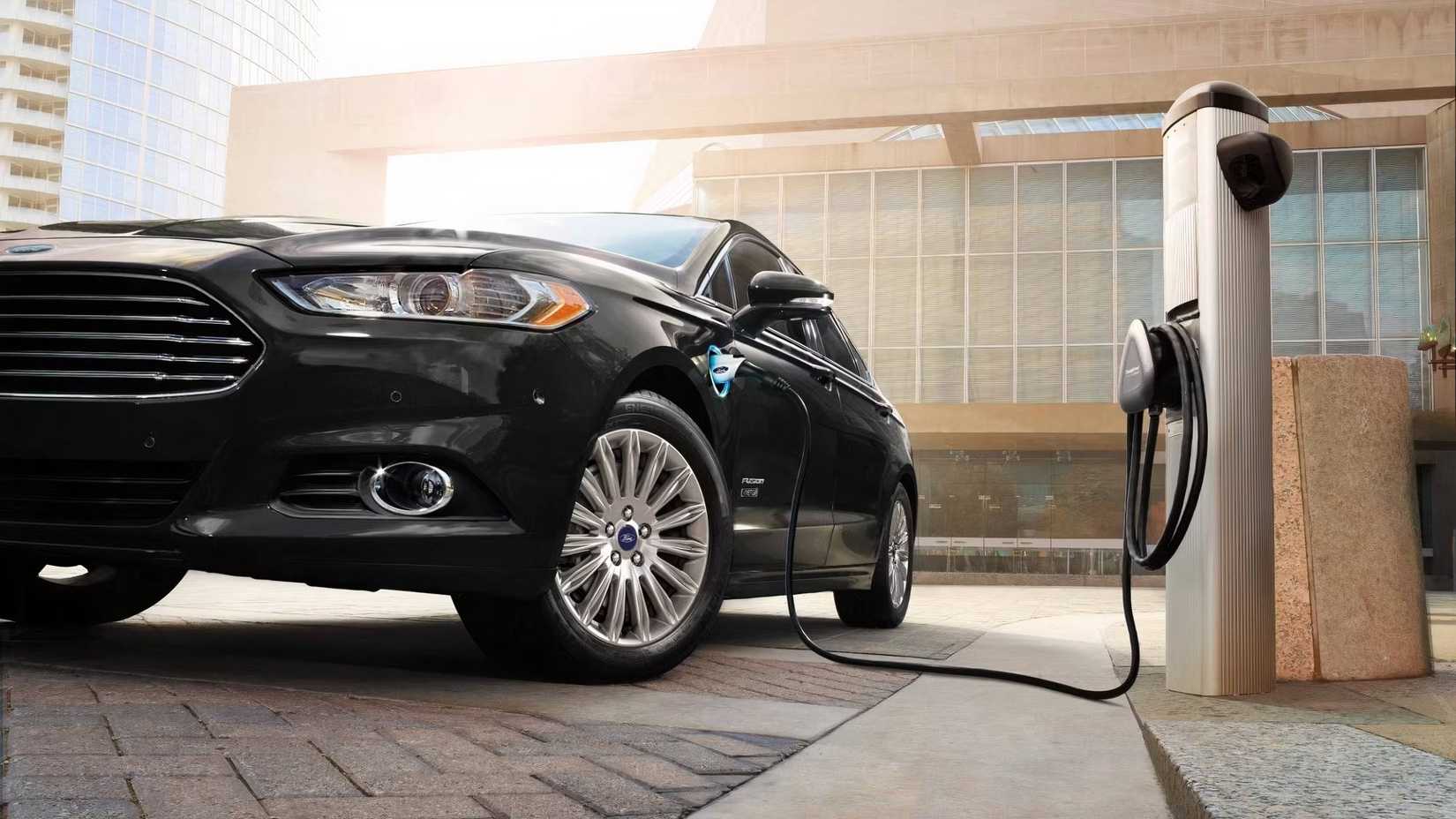 Front shot of a 2018 Ford Fusion Energi Charging