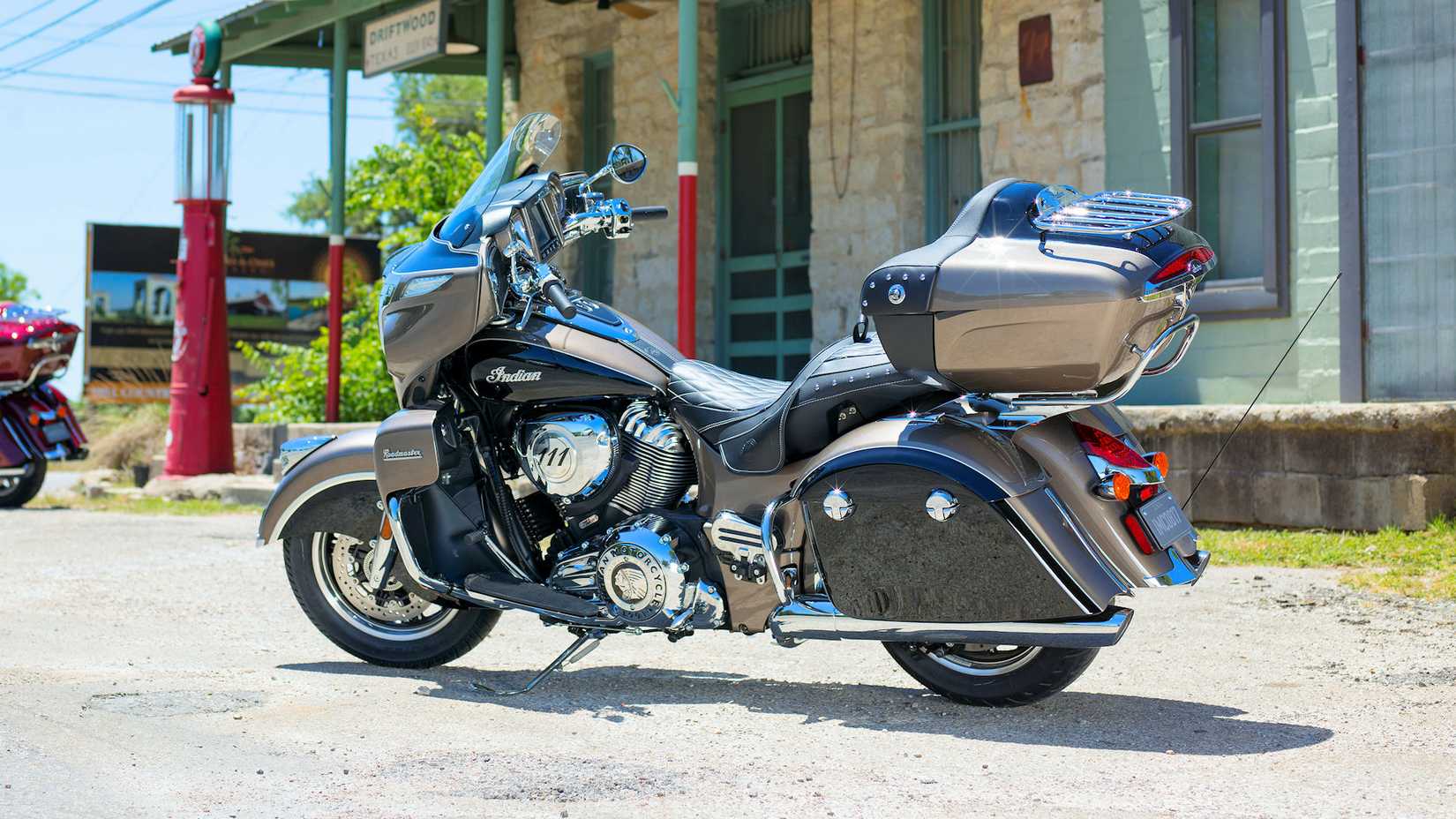 2018 Indian Roadmaster static rear quarter shot