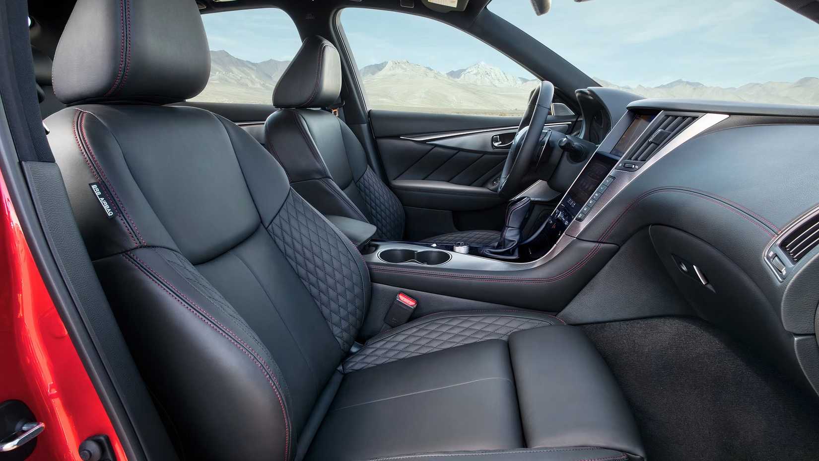 2018 Infiniti Q50 front seats