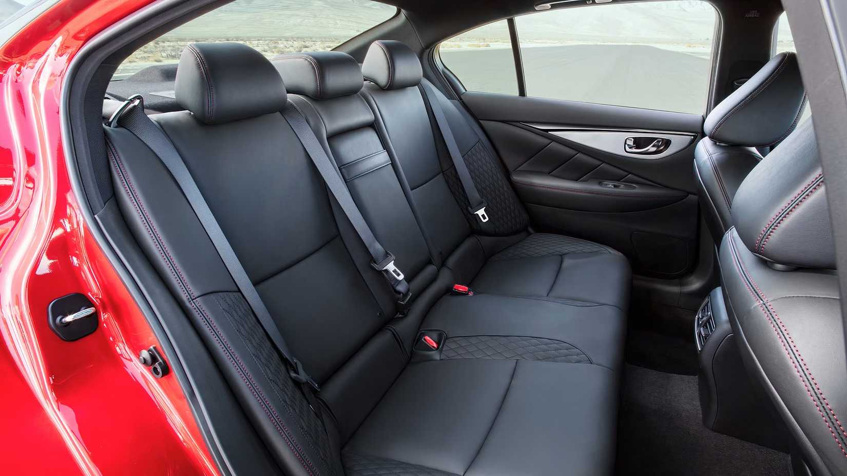 Bancos traseiros do Infiniti Q50 2018