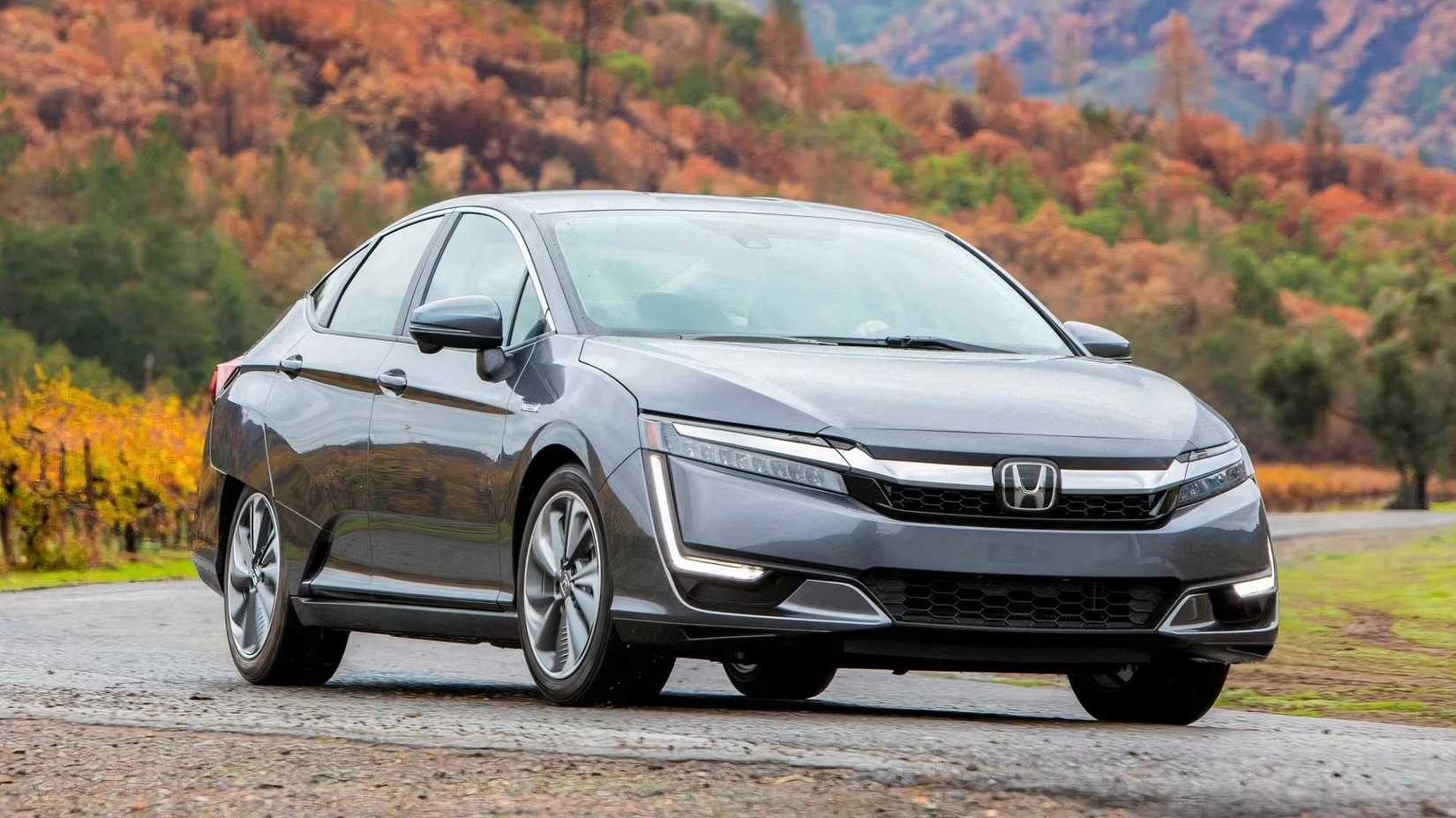 2019 Honda Clarity PHEV Front Three Quarter