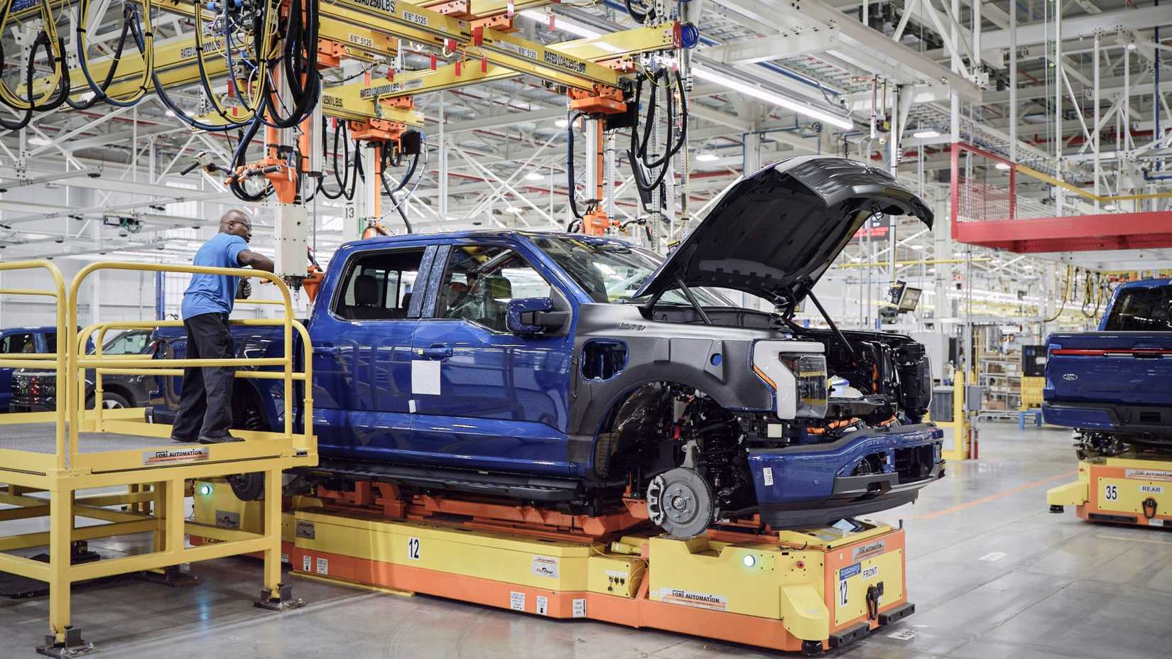 2023 Ford F-150 Lightning Manufacturing 04