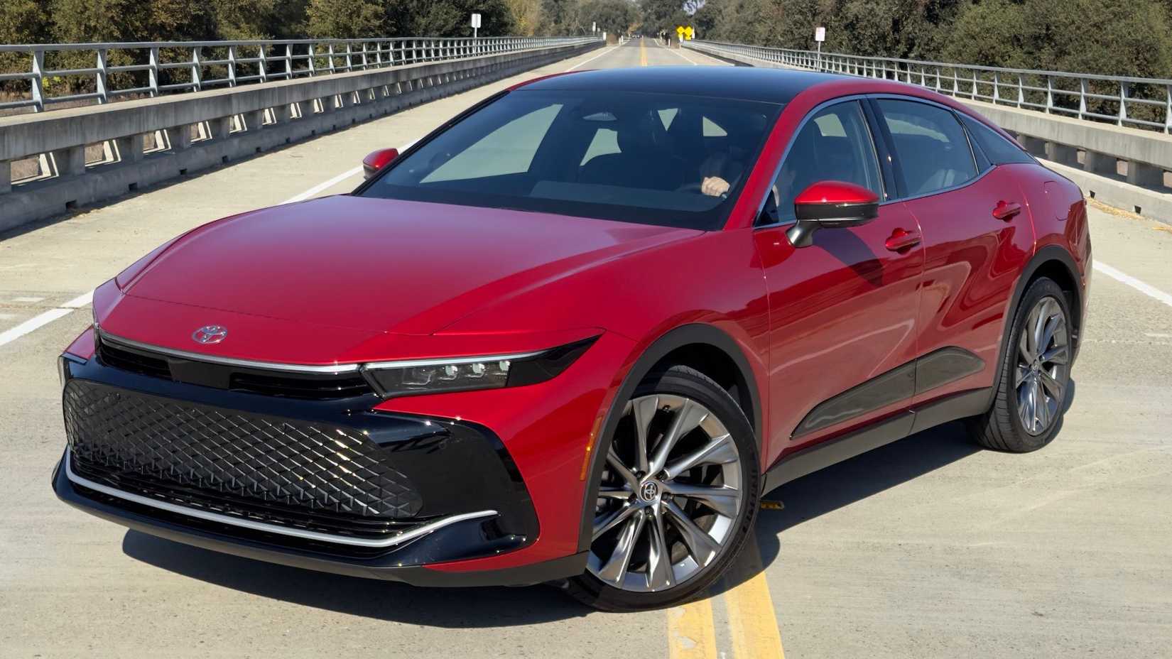 2024 Toyota Crown frontal 3/4 tiro