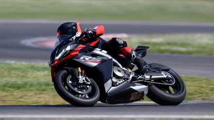 2025 Aprilia RS 660 Ação de Fábrica