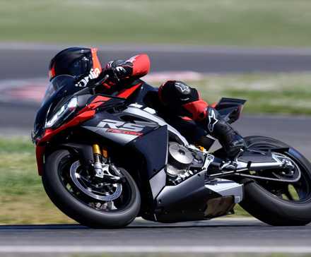 2025 Aprilia RS 660 Ação de Fábrica