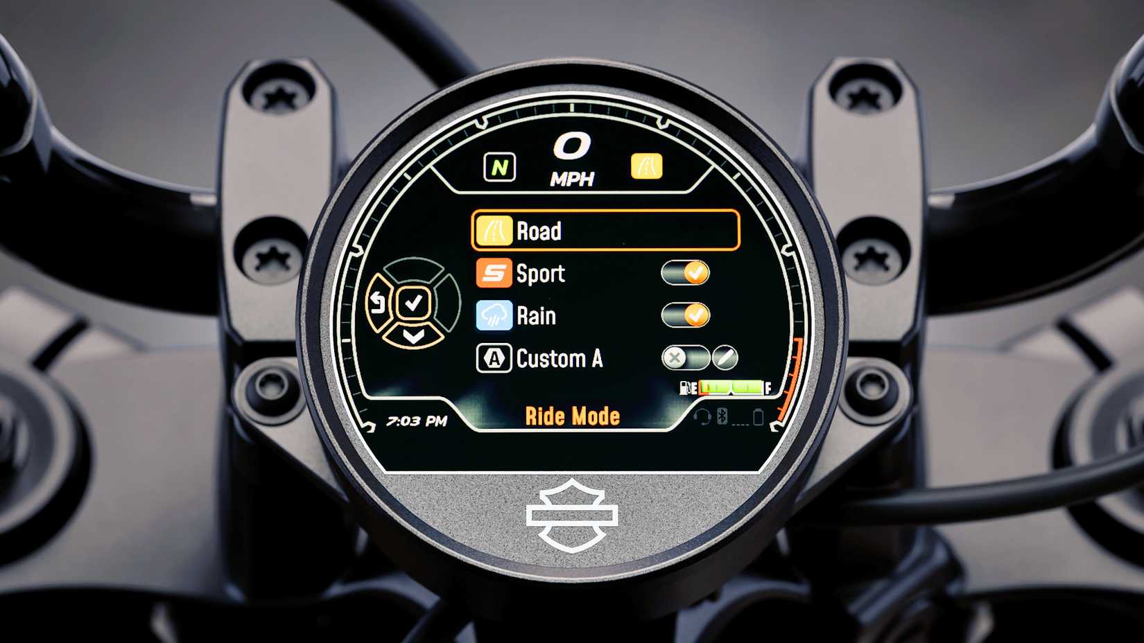 Detalhe de close-up do mostrador do instrumento Harley-Davidson Sportster S 2025