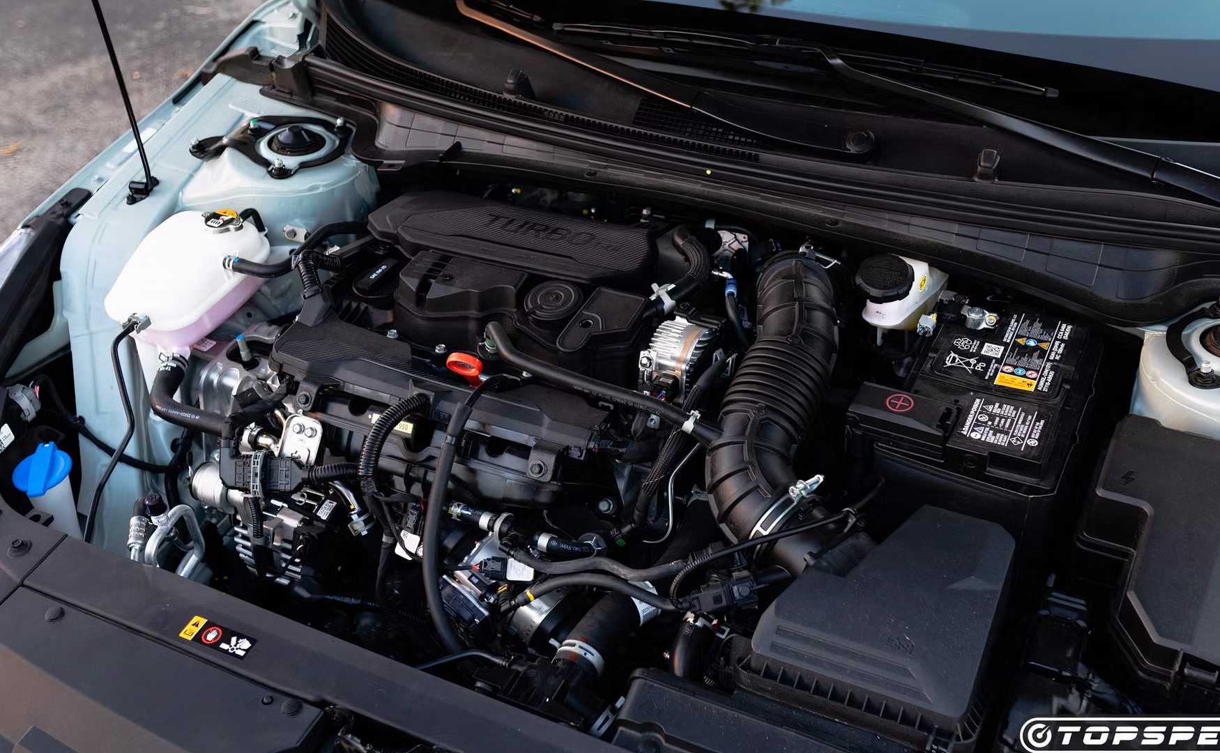 2025款起亚K4发动机特写