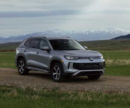 2025 Volkswagen Tiguan frente três quartos