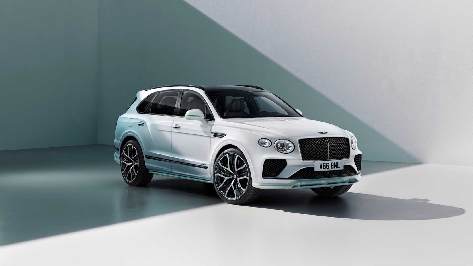 2025 Bentley Bentayga Speed front 3q