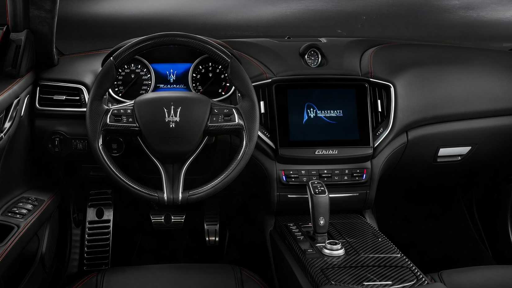 Maserati Ghibli (2019), interior shot showing dash