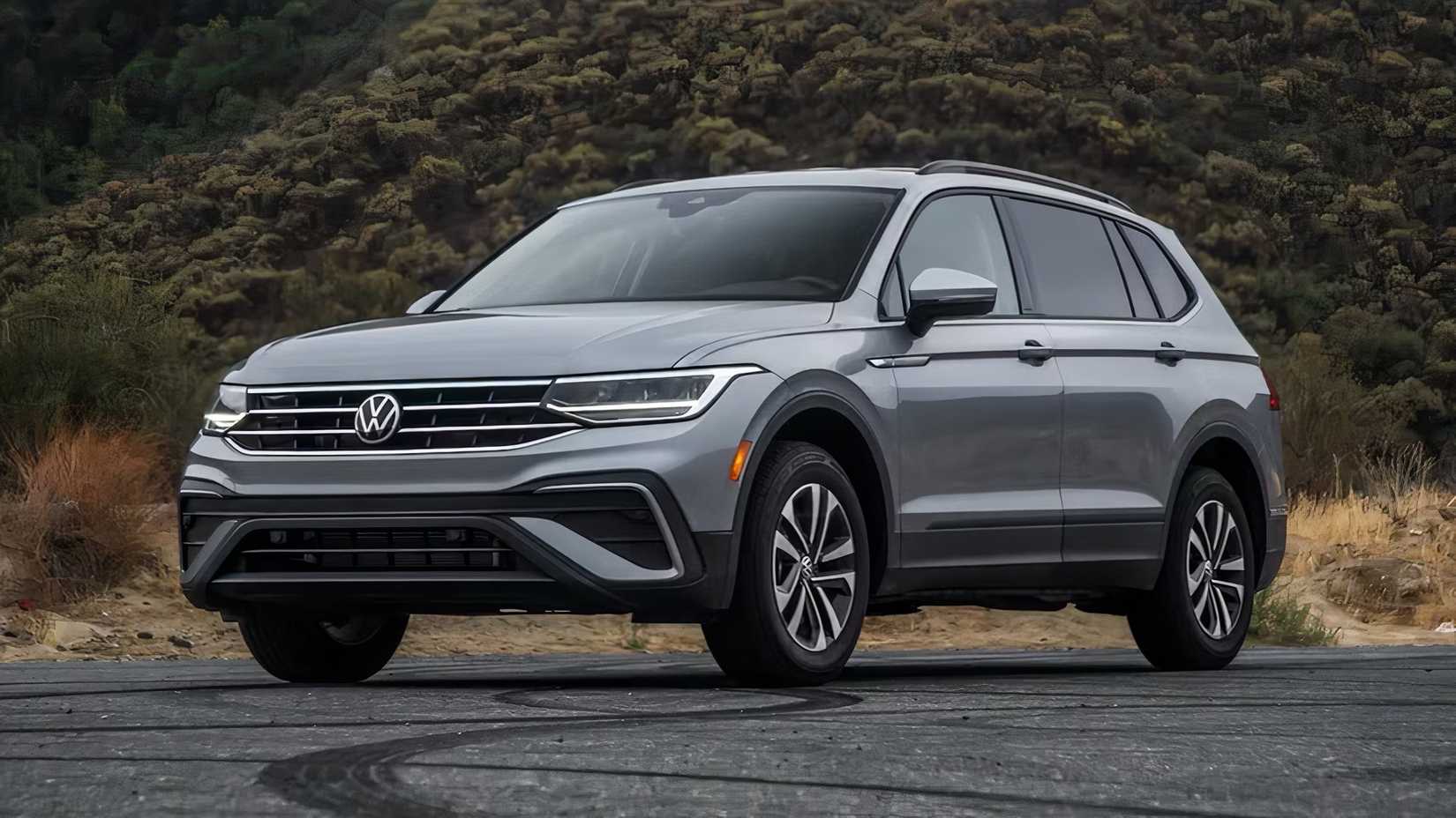 2022 Volkswagen Tiguan in silver parked