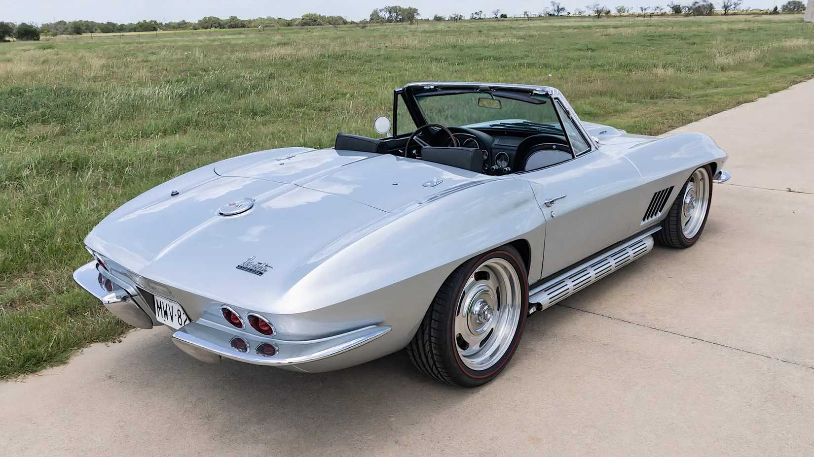 1967 Chevrolet Corvette (C2) in silver parked