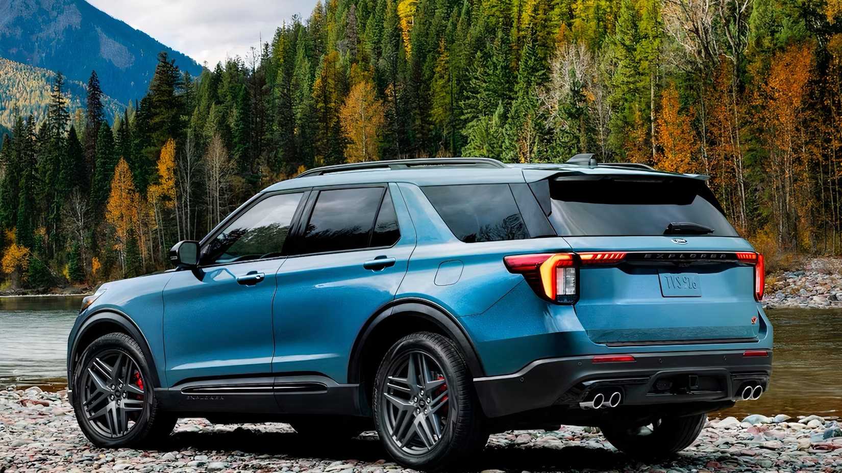 2025 Ford Explorer em azul estacionado fora de estrada