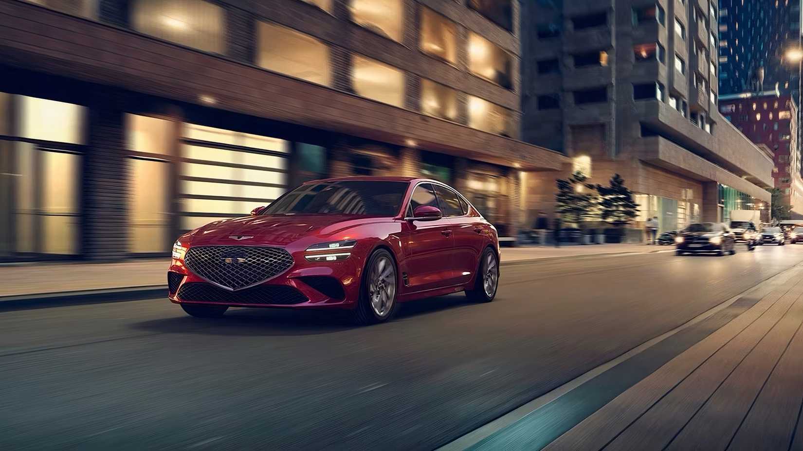 2025 Genesis G70 em vermelho dirigindo nas ruas da cidade