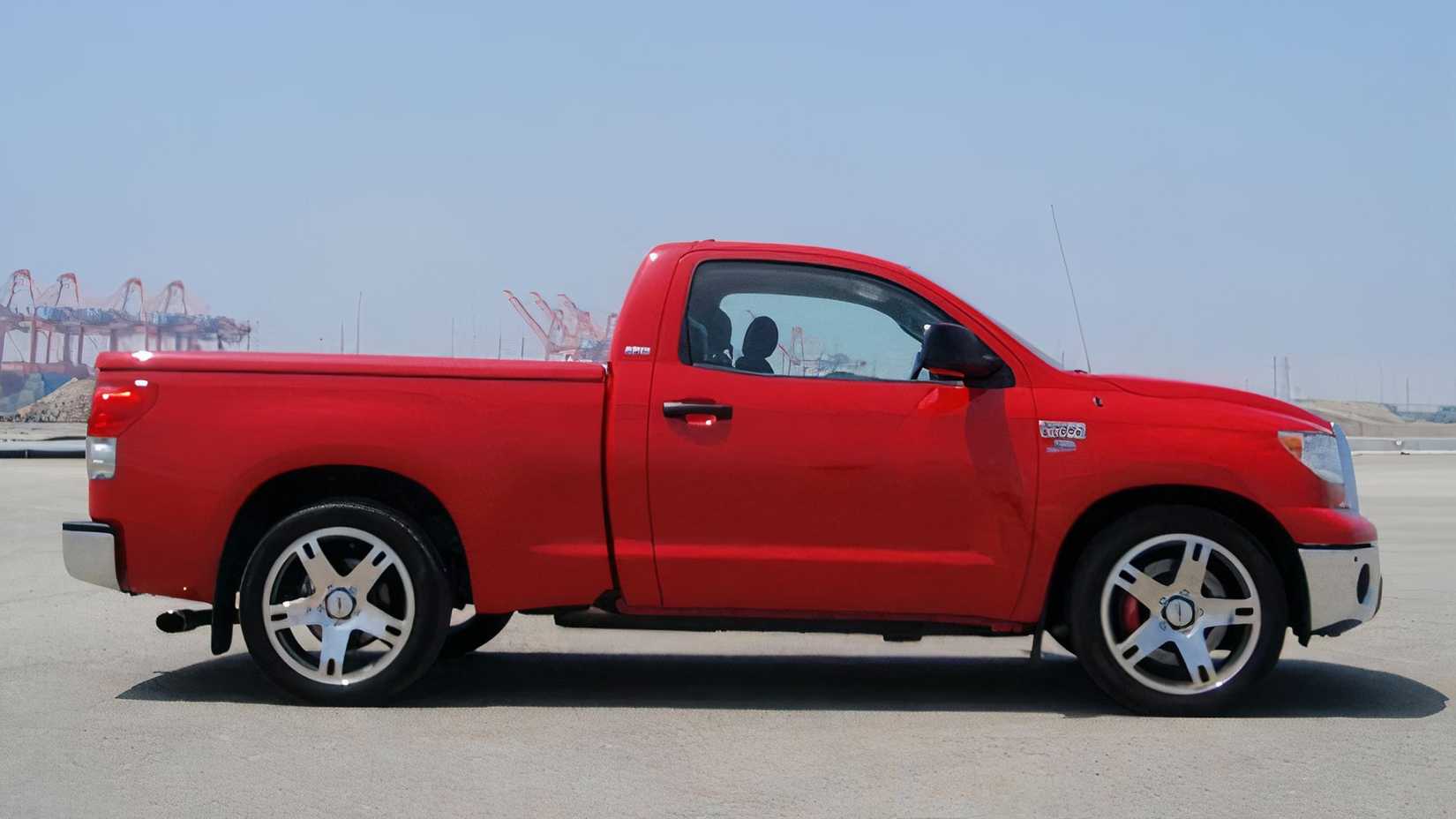 Vista lateral do Toyota Tundra TRD Supercharged 2009